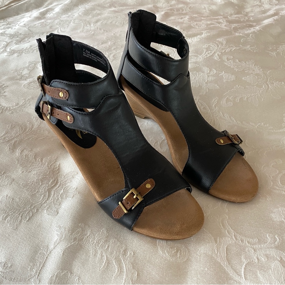 A2 by Aerosoles Heelrest Women's‎ Size 7.5M Black Wedge Heels